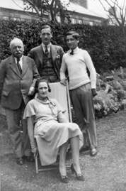Robert, Elsie, Robin Duggie 1932  a
